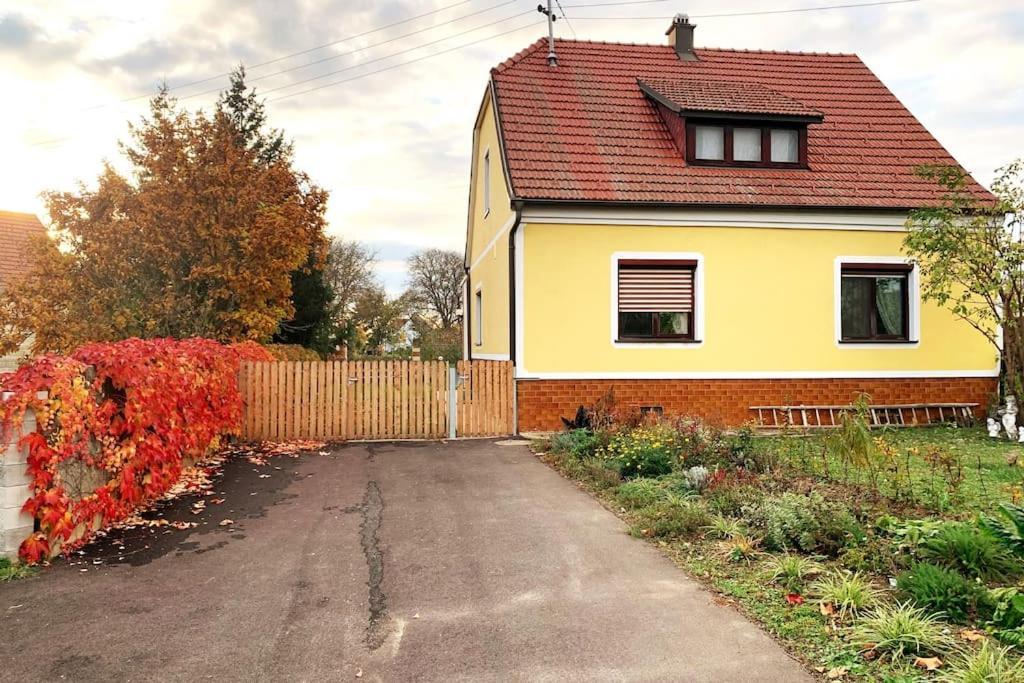 Ferienhaus Mit Garten In Thermennaehe Strebersdorf Esterno foto